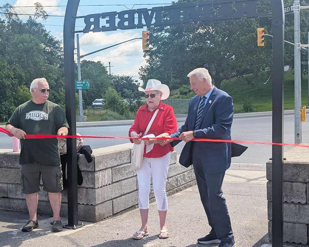 Rod Crawford, Brenda Crawford, Mayor Ron Vandewal