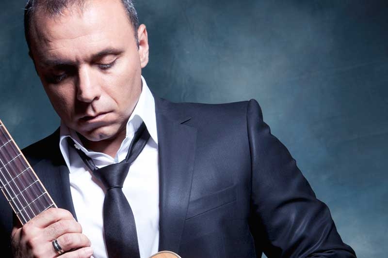 Award winning Canadian guitarist Pavlo to Perform in Sharbot Lake