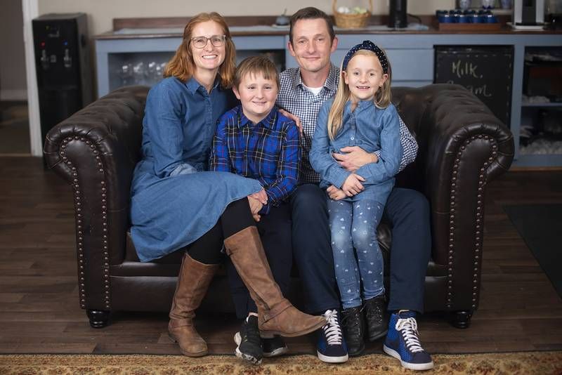 Proprietors of Blue Moose B&B on Wolfe Island receive 2023 Frontenac Access Award