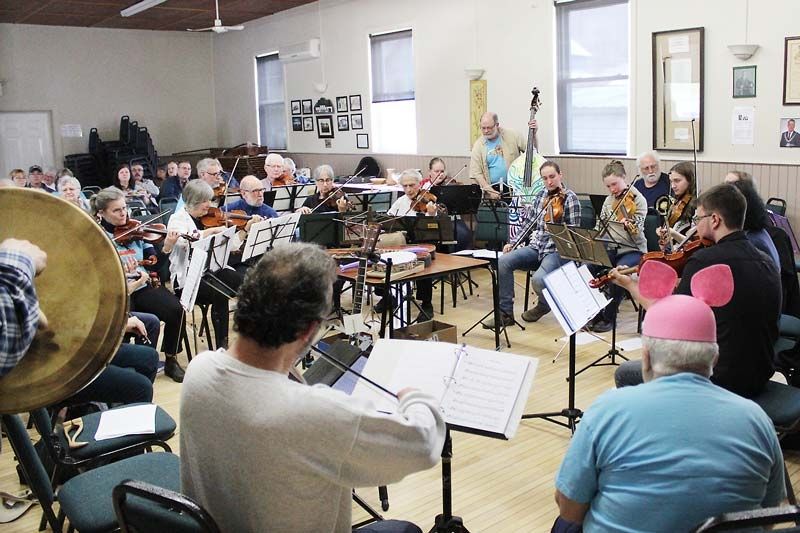 Fiddlers fill up Maberly Hall with music and pies