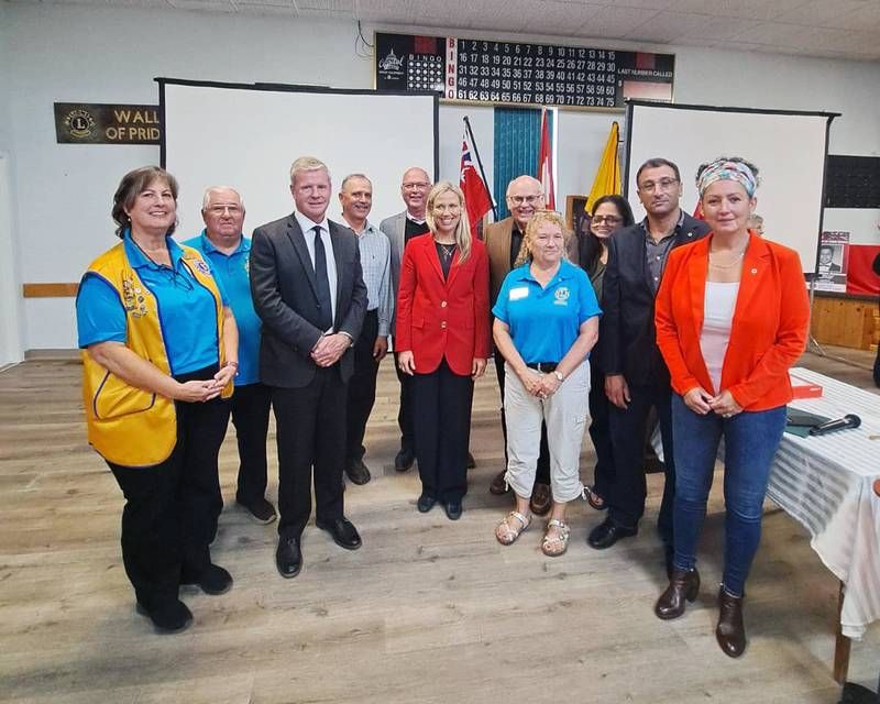 Lions Reveal Memorial Banners in Northbrook
