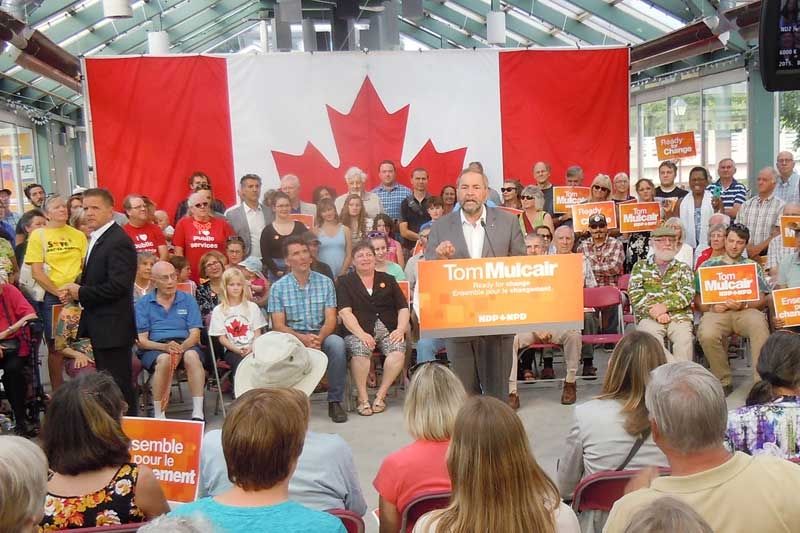 An enthusiastic crowd welcomes Mulcair to Perth