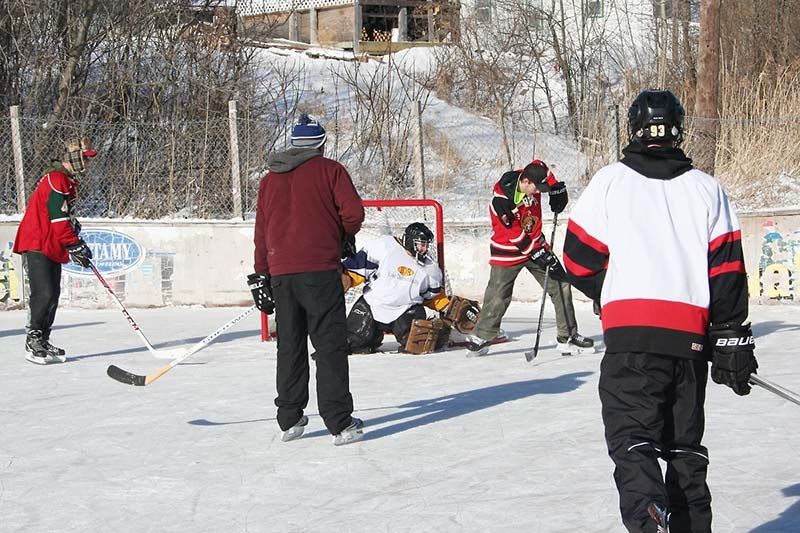 Kurt Thompson’s team takes bragging rights in 4 on 4 shinny tourney for minor ball