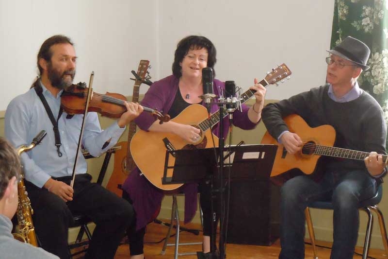 Local Duo And Trio Entertain Music Lovers At MERA Fundraiser