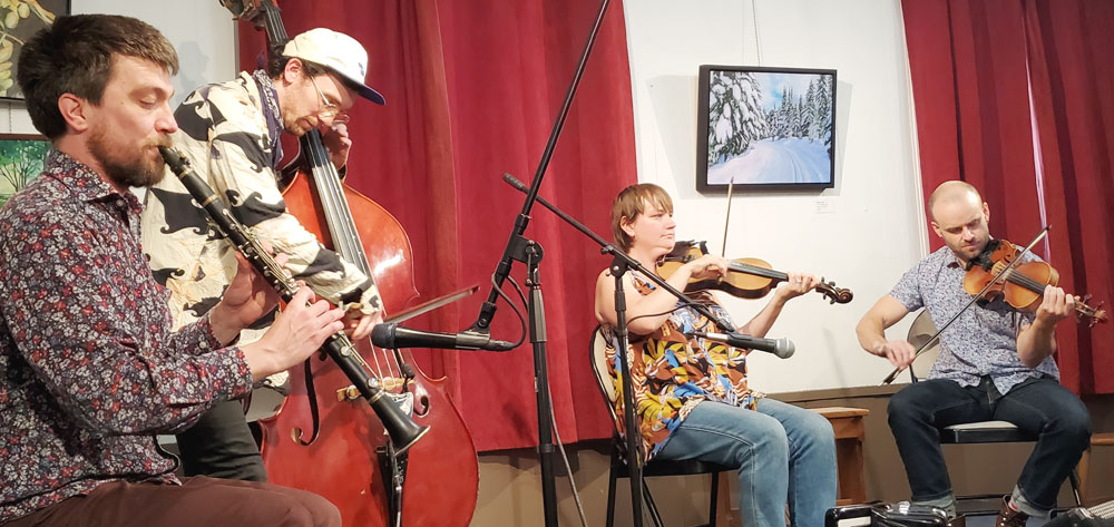 Old world music with a twist = Vinta at MERA
