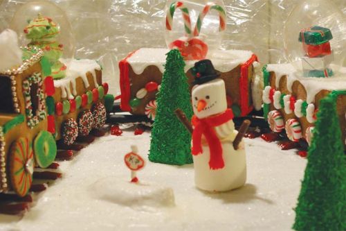 “Steaming into Town” by Anne Howes and Heather Card – 1st prize, Gingerbread Creation