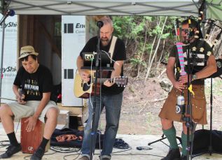 Celtic Kitchen Party (Ted Chew, Andrew Vanhorn, Colin Skinner) headlined last Saturday’s folk fest at Bob’s Lake Cottages & Escapes. Photo/Craig Bakay