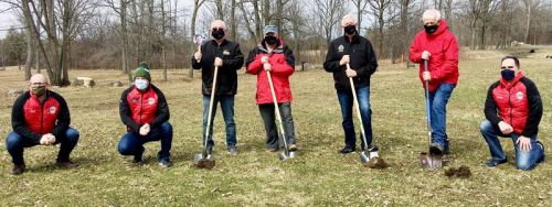 Pic  Standing, with shovels, Deputy-Mayor Leonard (holding pic of Tim Laprade, Recreation Director), a member of the South Frontenac Stocksport club, Mayor Vandewal, & Councillor Revill. Flanking them are other Stocksport Club members.