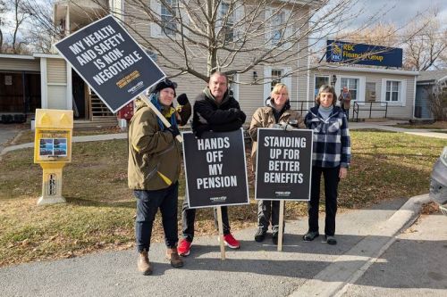 CUPW picketers at the Sharbot Lake post office on Monday, November 18.