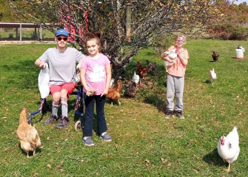 Anthony, Kayleigh & Austin Galligan fundraise for the South Frontenac Food Bank selling eggs.