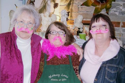 'Mo envy' (L to R) Ann Elvins, Christine Kennedy, Kim Amey